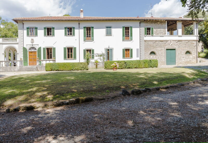 Villa Di Casole: Building Exterior