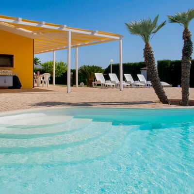 Villa Taranta: Autumn, Pool, Spring, Summer