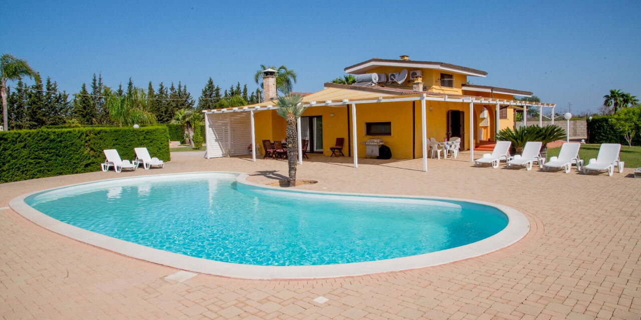 Villa Taranta: Autumn, Pool, Spring, Summer