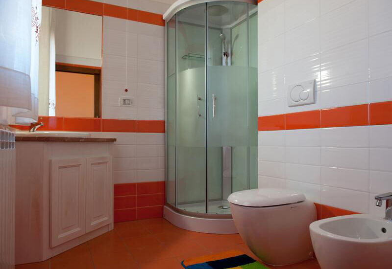 Villa Taranta: Autumn, Bathroom, Spring, Summer