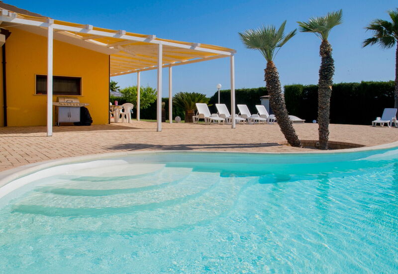 Villa Taranta: Autumn, Pool, Spring, Summer