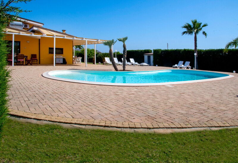 Villa Taranta: Autumn, Pool, Spring, Summer