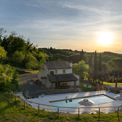 Villa Noemi: Außen, Ausstattung, Frühling, Garten, Herbst, Schwimmbad, Sommer