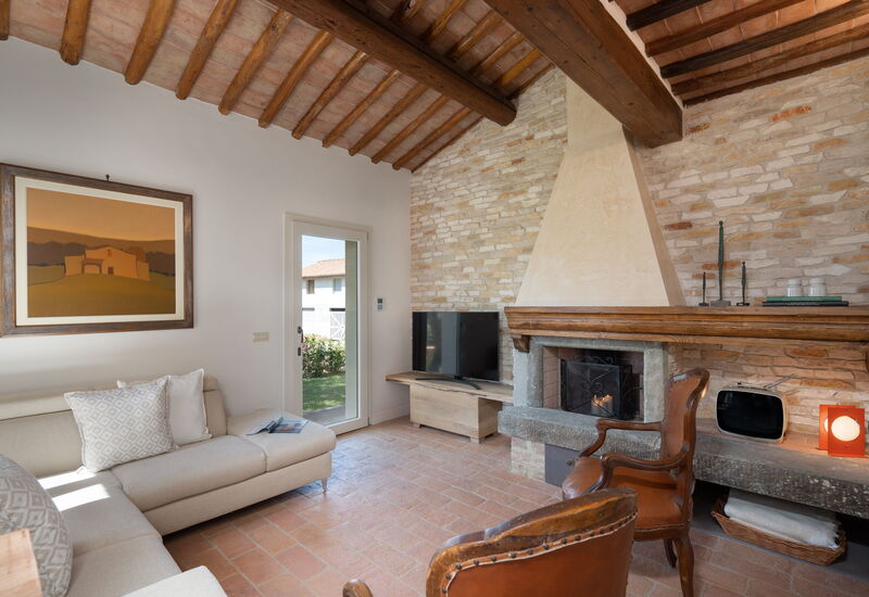 Villa Noemi: Amenities, Autumn, Living Room, Room Detail, Spring, Summer