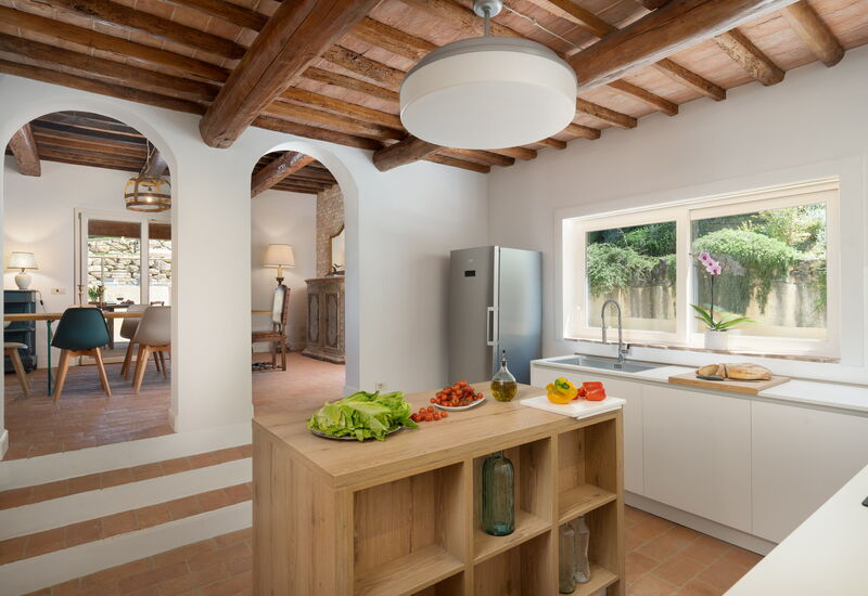 Villa Noemi: Amenities, Autumn, Dining Room, Living Room, Room Detail, Spring, Summer