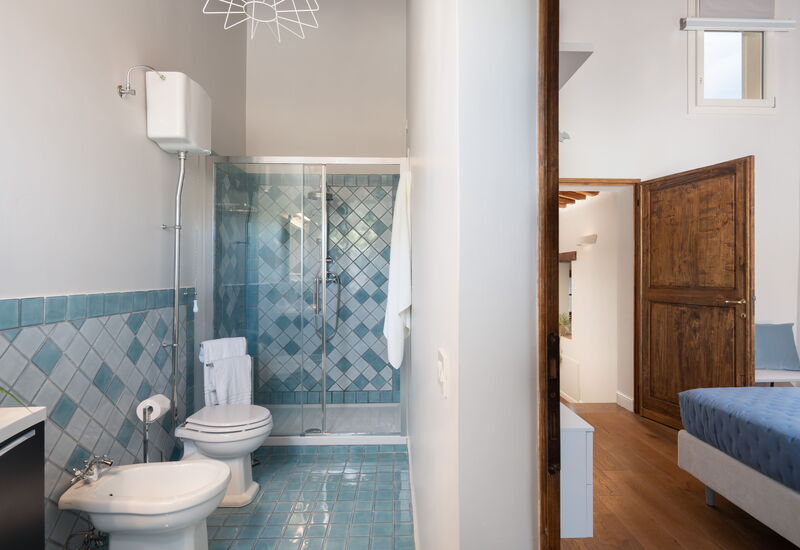 Villa Noemi: Amenities, Autumn, Bathroom, Room Detail, Spring, Summer