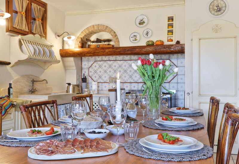 Villa Sunshine: Autumn, Kitchen, Spring, Summer