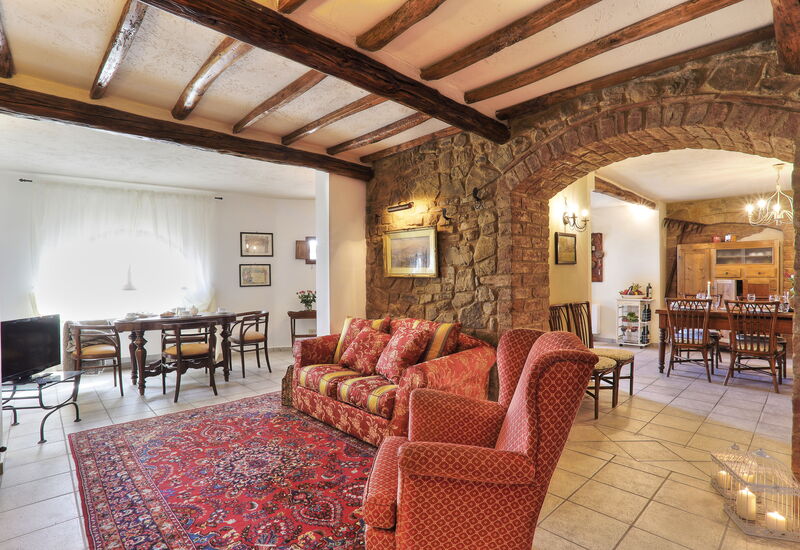 Villa Sunshine: Autumn, Living Room, Spring, Summer