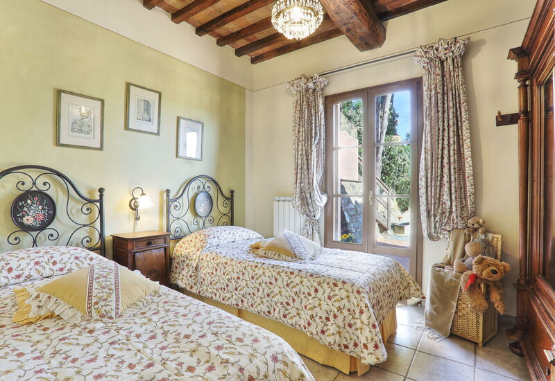 Villa Sunshine: Autumn, Bedroom, Spring, Summer