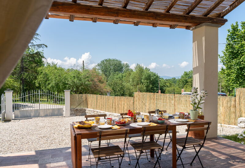 Le Selve: Balcony / Terrace / Patio, Building Exterior, Food, Main Entrance, Outdoor