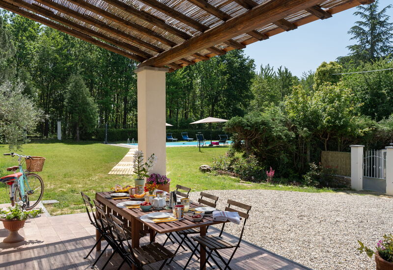 Le Selve: Balcony / Terrace / Patio, Building Exterior, Food, Garden, Outdoor