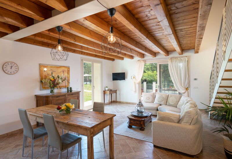 Le Selve: Dining Room, Living Room