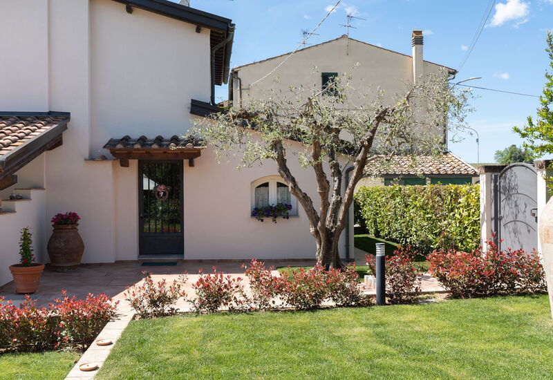 La Capannina Di Pillo: Building Exterior, Garden, Main Entrance, Outdoor