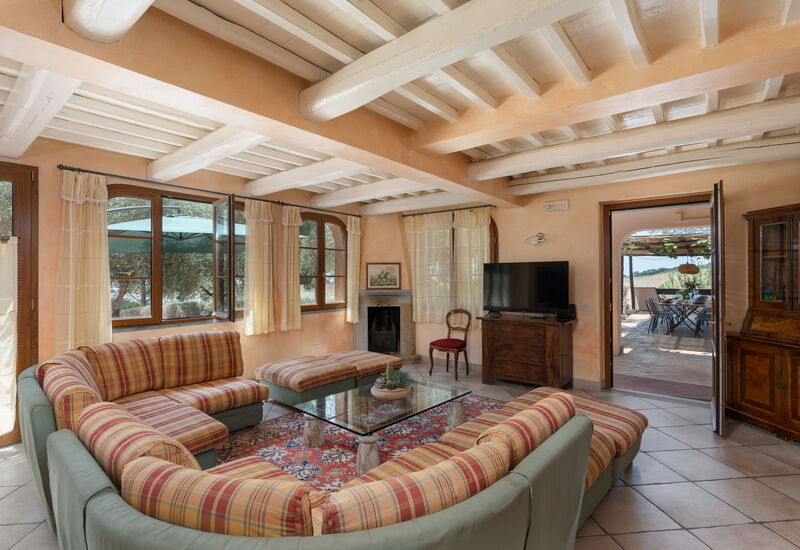 Villa Monte Bottigli: Autumn, Balcony / Terrace / Patio, Building Exterior, Living Room, Main Entrance, Spring, Summer