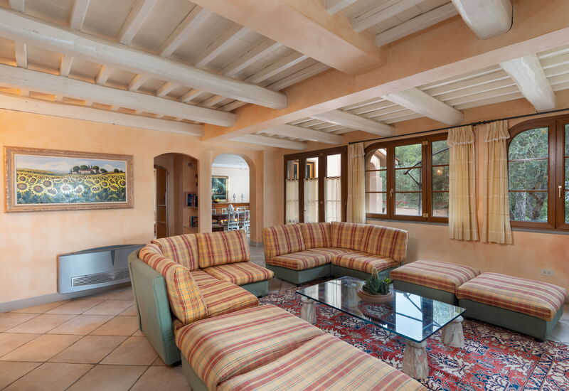 Villa Monte Bottigli: Autumn, Dining Room, Living Room, Spring, Summer