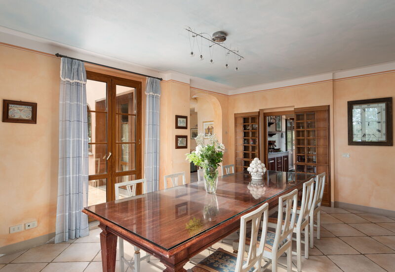 Villa Monte Bottigli: Autumn, Dining Room, Kitchen, Spring, Summer