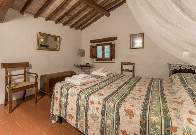 Casa Anita - Castellina In Chianti - Granaio, Tosc: Amenities, Autumn, Bedroom, Room Detail, Spring, Summer