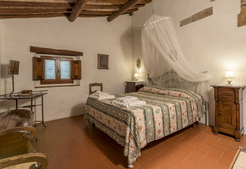 Casa Anita - Castellina In Chianti - Granaio, Tosc: Amenities, Autumn, Bedroom, Room Detail, Spring, Summer
