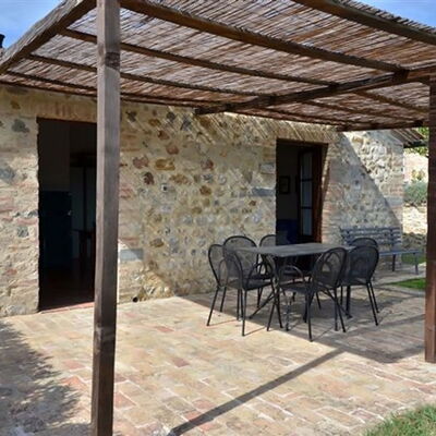 Rocche Di Valiano - Accommodation:&nbsp;Appartamento Ortensia In Siena, Pool Use, Ac: rocche-di-valiano-chianti-castelnuovo-berardenga-ortensia-garden