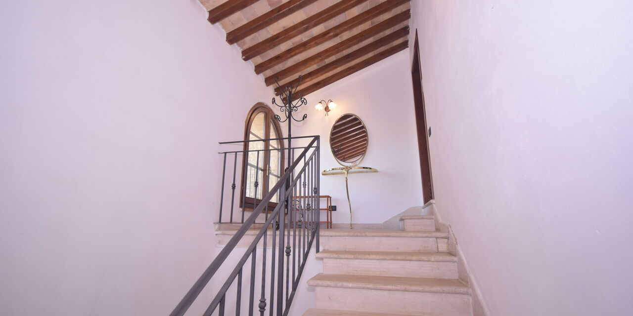 Rocche Di Valiano - Unterkunft:&nbsp;Appartamento Verbena In Siena, Pool Use, Ac: rocche-di-valiano-chianti-castelnuovo-berardenga-verbena-stairs