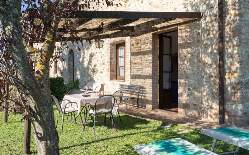 Rocche Di Valiano - Alloggio:&nbsp;Appartamento Glicine In Siena, Pool Use, Ac: rocche-di-valiano-chianti-castelnuovo-berardenga-glicine-giardino