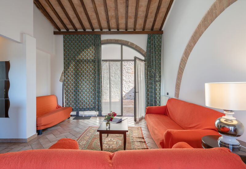 Rocche Di Valiano: rocche-di-valiano-chianti-castelnuovo-berardenga-multiproprietà-ginestra-living-room