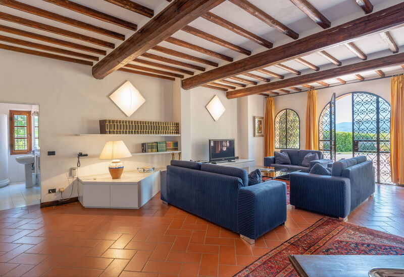 Villa Lama: Living Room