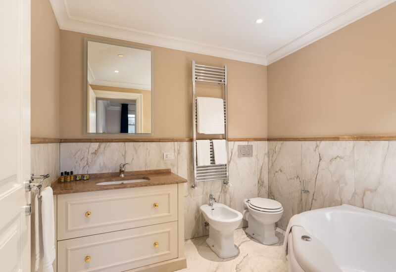Bargello Penthouse Luxury Apartment In Florence By: Autumn, Bathroom, Spring, Summer
