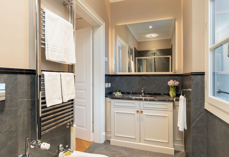 Bargello Penthouse Luxury Apartment In Florence By: Autumn, Bathroom, Spring, Summer