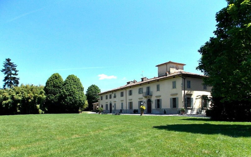 Villa Senni: Building Exterior