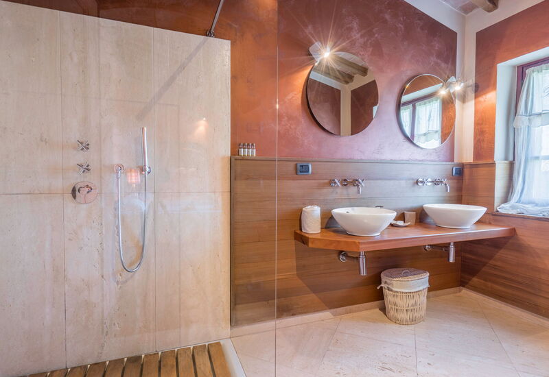 Villa Meraviglia With Pool And Ac: Autumn, Bathroom, Spring, Summer